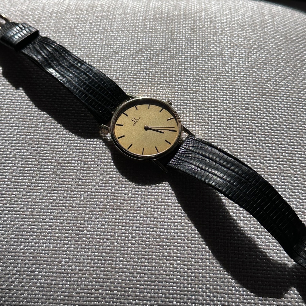 Omega De Ville 1377 14k Solid Gold Vintage 1980s Dress Watch Lizard Strap - Picture 2 of 16